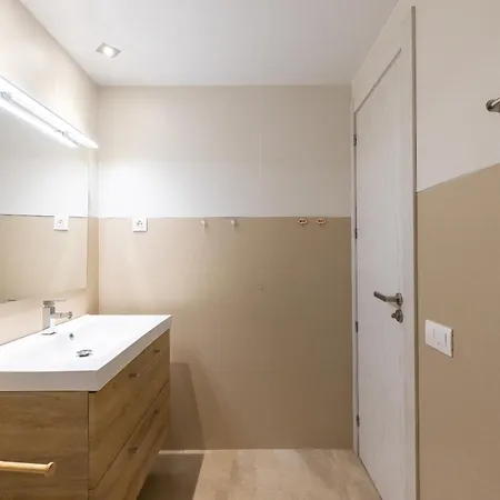 Tecavi Iii Apartment